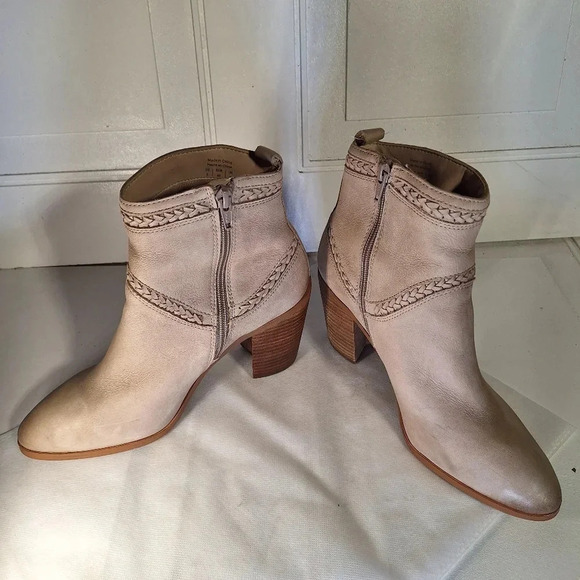 ALDO Cathrina Cream Genuine Leather Ankle Boots Mid Heel Size 9 Rope Piping - Picture 1 of 11